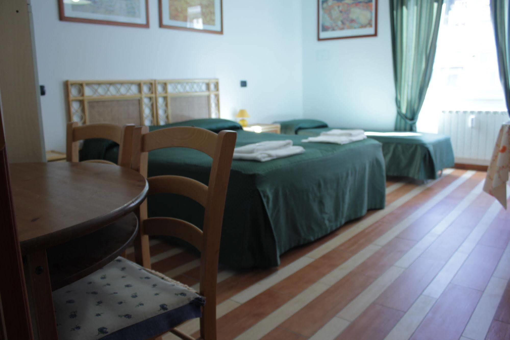 Tourist House Roma Aparthotel Buitenkant foto