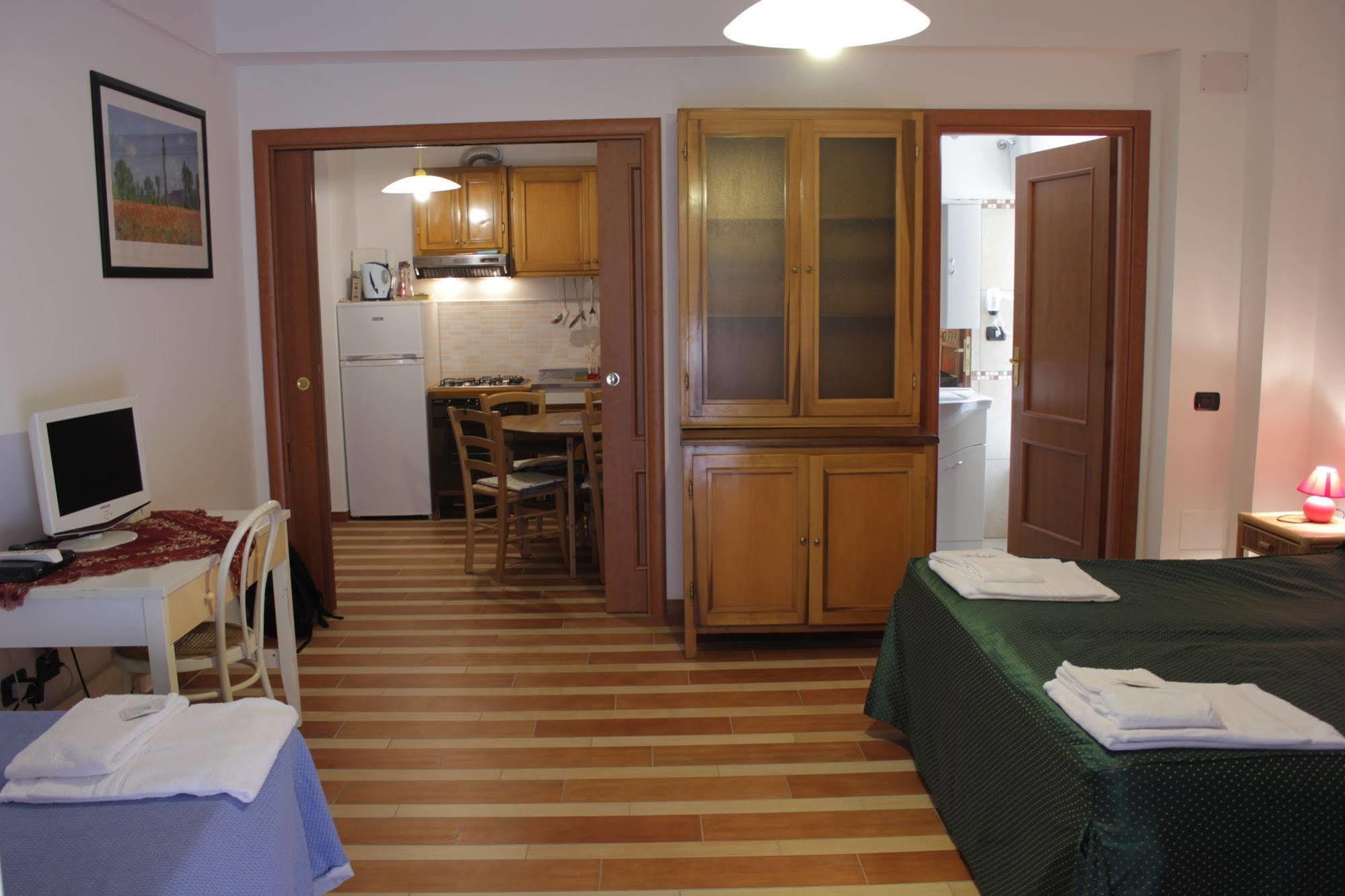 Tourist House Roma Aparthotel Buitenkant foto