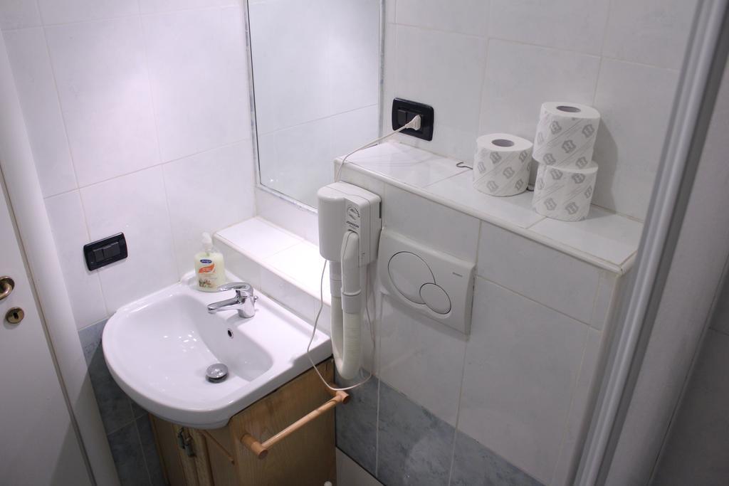 Tourist House Roma Aparthotel Kamer foto
